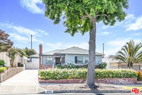3142 N Naomi St, Burbank, CA, 91504-1734 | Card Image