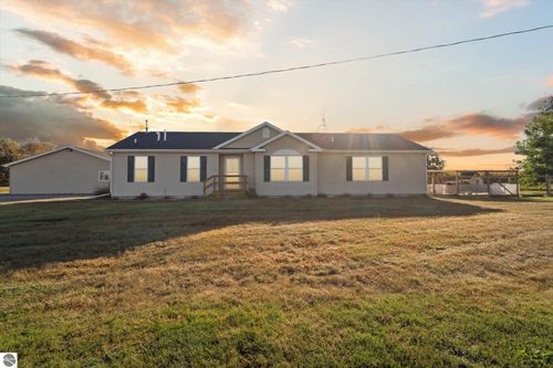 9028 E Jefferson Rd, Wheeler, MI, 48662-9729 | Card Image