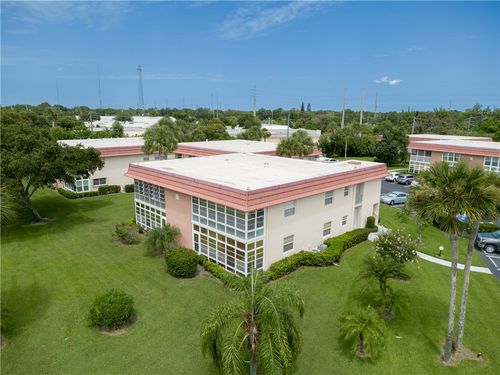 107-95 Spring Lake Dr, VERO BEACH, FL, 32962-3008 | Card Image