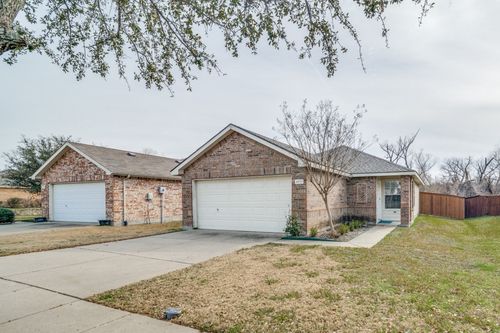 4033 Shawnee Trl, Heartland, TX, 75126-8246 | Card Image