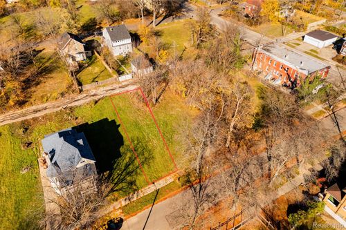 127 Rosedale Ct, Detroit, MI, 48202-1116 | Card Image