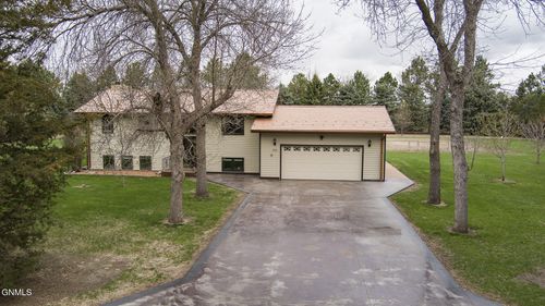 550 Glenwood Dr, Bismarck, ND, 58504-8028 | Card Image
