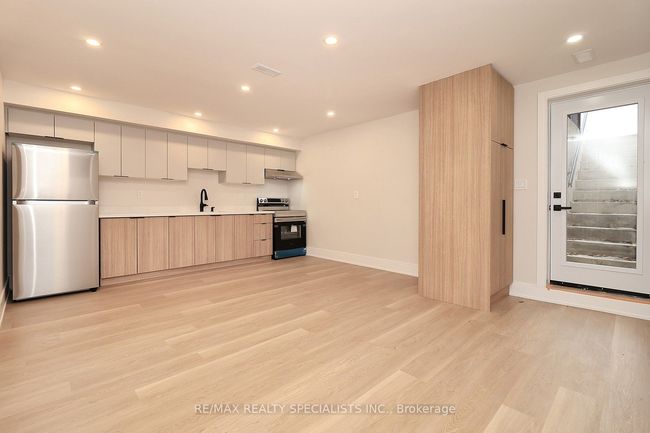 1048 Roosevelt Rd, House attached with 5 bedrooms, 6 bathrooms and 2 parking in Mississauga ON | Image 41