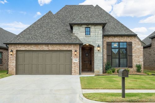 7916 N 146th East Ave, Owasso, OK, 74055-7985 | Card Image