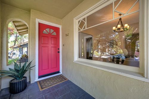 941 33rd St, Sacramento, CA, 95816-4410 | Card Image
