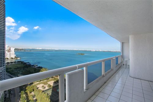 apt-3050-1717 N Bayshore Dr, MIAMI, FL, 33132-1165 | Card Image