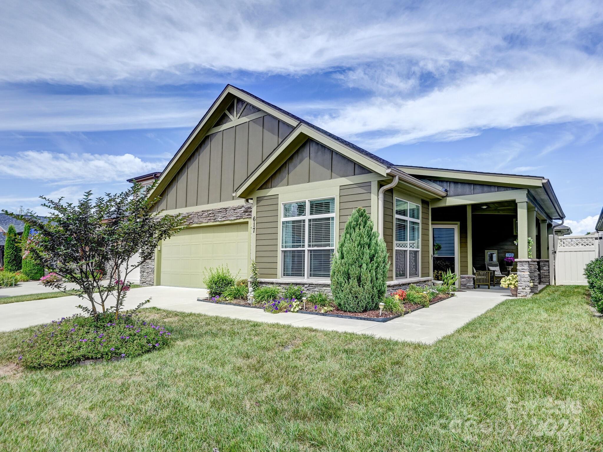 Summerfield Pl, Flat Rock, NC 28731