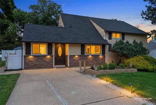 83 Brittle Ln, Hicksville, NY, 11801-6124 | Card Image