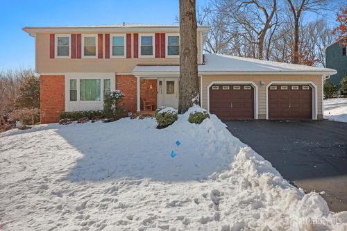 18 Apache Ct, East Brunswick, NJ, 08816-4060 | Card Image