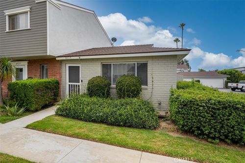 8115 Woolburn Dr, Huntington Beach, CA, 92646 | Card Image