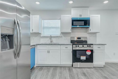 a-8218 Bigwood St, Houston, TX, 77078-2206 | Card Image