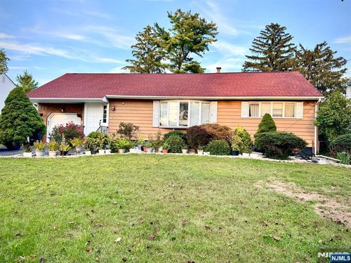 617 Sycamore St, Paramus, NJ, 07652-2017 | Card Image