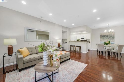 a-39921 Parada St, Newark, CA, 94560-5312 | Card Image