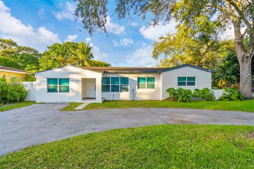 0-695 Ne 160th St, Miami, FL, 33162-3653 | Card Image