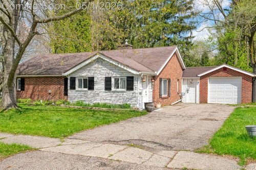 317 Crossman St, Williamston, MI, 48895-1517 | Card Image