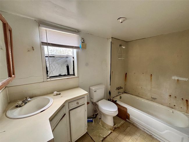 100 Upton Ln, House other with 2 bedrooms, 2 bathrooms and null parking in Brazoria TX | Image 12