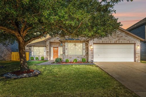 910 Yellowstone Drive, Taylor, TX, 76574 | Card Image