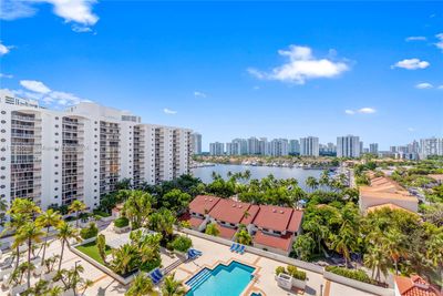 1003 - 3598 Yacht Club Dr, Condo with 3 bedrooms, 2 bathrooms and null parking in Aventura FL | Image 2