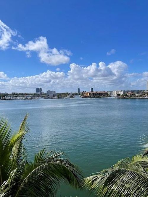 apt-2211-17150 N Bay Rd, Sunny Isles Beach, FL, 33160-3424 | Card Image