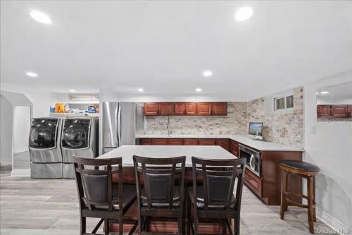 642 Lenore Ln, Elmont, NY, 11003-4526 | Card Image