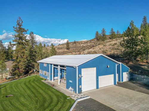 31900 Phillips Ln E, Davenport, WA, 99122-9327 | Card Image