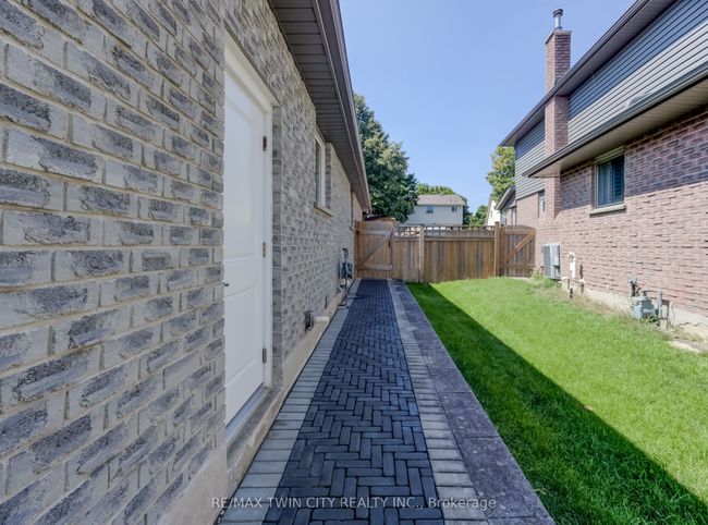 124 Rose Bridge Cres, House other with 2 bedrooms, 3 bathrooms and 2 parking in Cambridge ON | Image 5