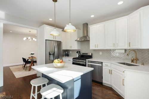 10 Loft Dr, Martinsville, NJ, 08836-2263 | Card Image