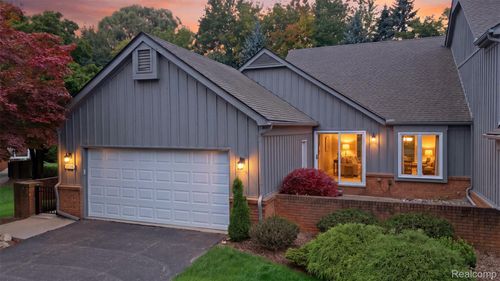28516 Venice Circle, Farmington Hills, MI, 48334 | Card Image