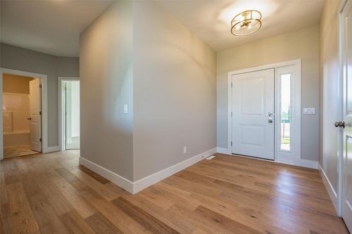 112 Shiloh Vista Ave, Urbana, IA, 52345-8002 | Card Image