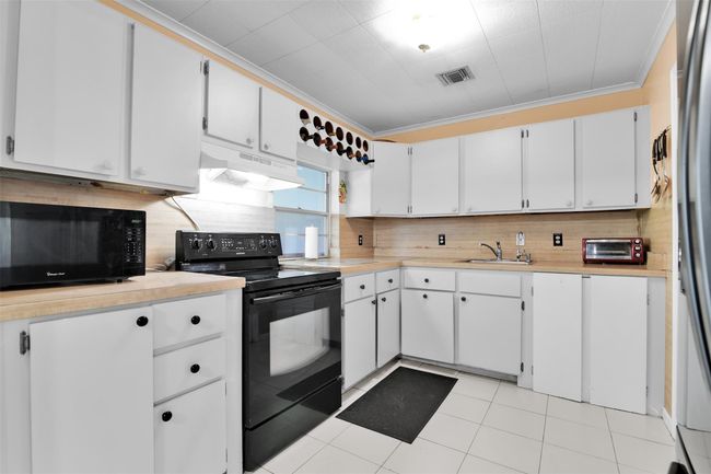 324 Davis Rd, House other with 5 bedrooms, 2 bathrooms and null parking in Palm Springs FL | Image 19