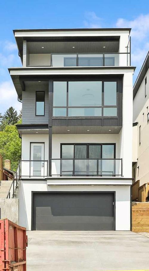 710 Bridge Cres Ne, Calgary, AB, T2E5B5 | Card Image