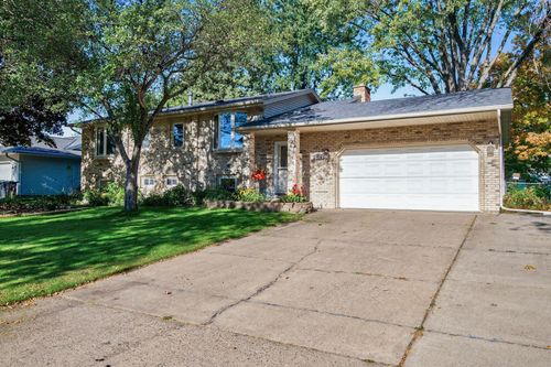 2701 107th Ave Nw, Coon Rapids, MN, 55433-4006 | Card Image