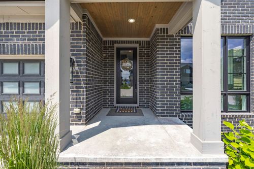 54877 Camden Ct, Utica, MI, 48316-3630 | Card Image
