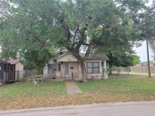 424 Aransas St, Alice, TX, 78332-5952 | Card Image