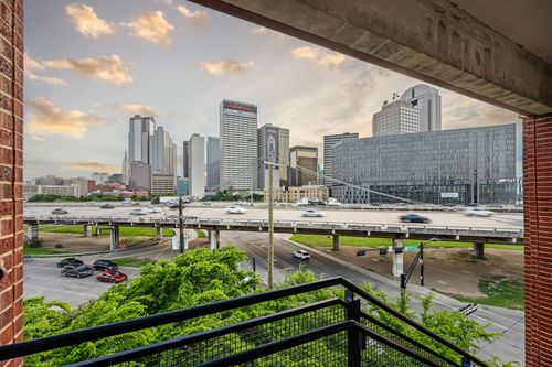 apt-332-2502 Live Oak St, Dallas, TX, 75204-5875 | Card Image