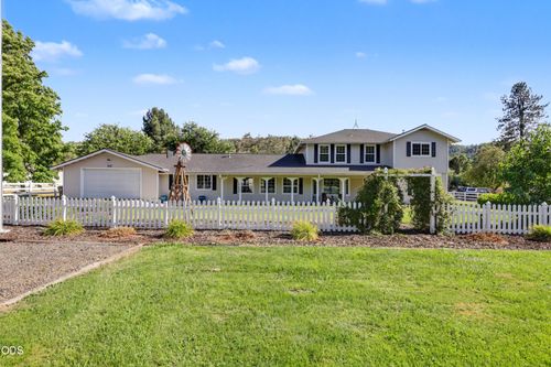 6575 Old Stage Rd, Central Point, OR, 97502-8709 | Card Image