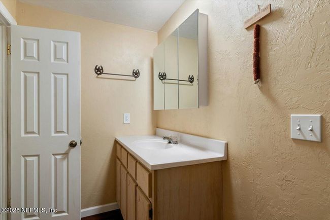 Guest Bathroom. | Image 25