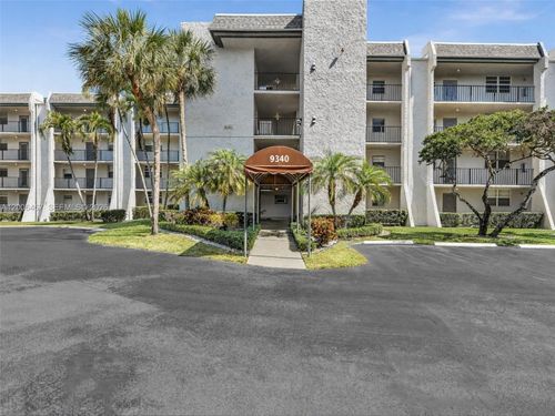 303-9340 Lagoon Pl, Davie, FL, 33324-6749 | Card Image