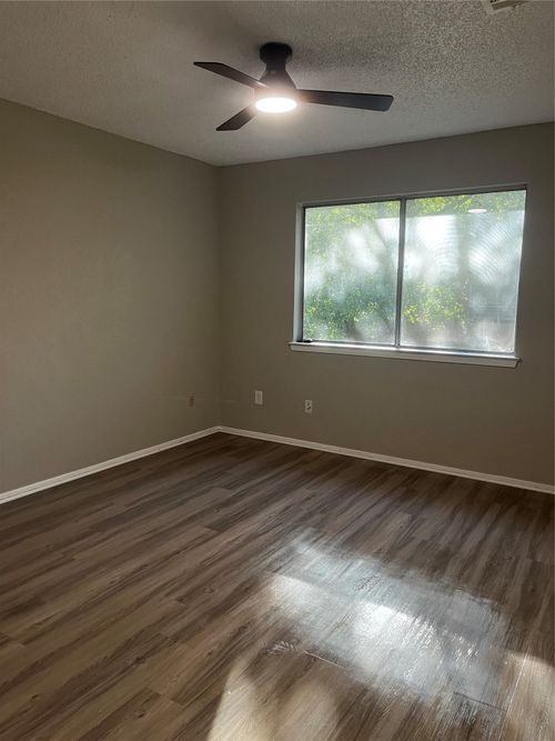 a-9800 Eastwend Dr, Austin, TX, 78753-4209 | Card Image