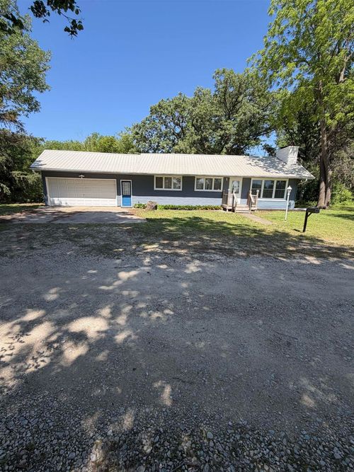 1864 100th St, Oelwein, IA, 50662-9100 | Card Image