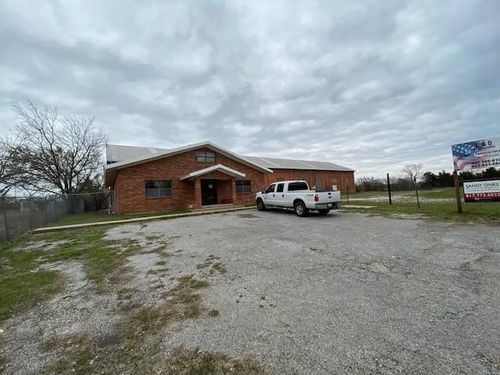 901 Decatur St, Bowie, TX, 76230-5735 | Card Image