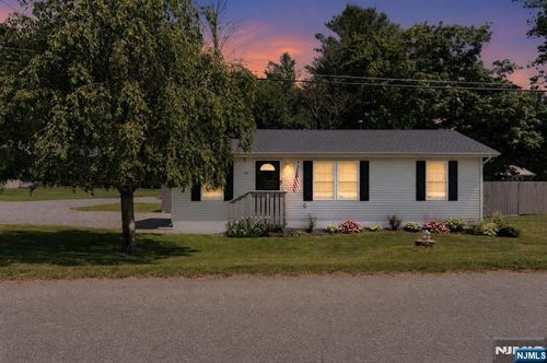 16 Clover Ln S, Vernon, NJ, 07462-3032 | Card Image