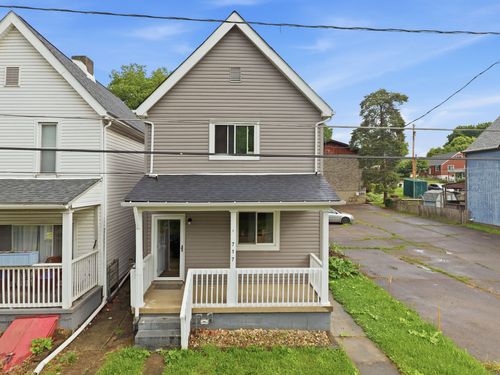 717 Railroad St, Springdale, PA, 15144-1525 | Card Image