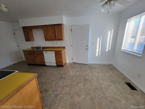 2311 11th St, Port Huron, MI, 48060-6553 | Card Image