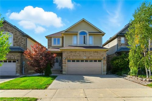 151 Royal Winter Dr, Binbrook, ON, L0R1C0 | Card Image