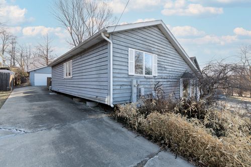 61 Highview Ave, Fox Lake, IL, 60020-1852 | Card Image