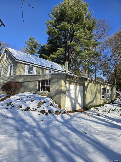 3 Christmas Hill Rd, Airmont, NY, 10952-3804 | Card Image