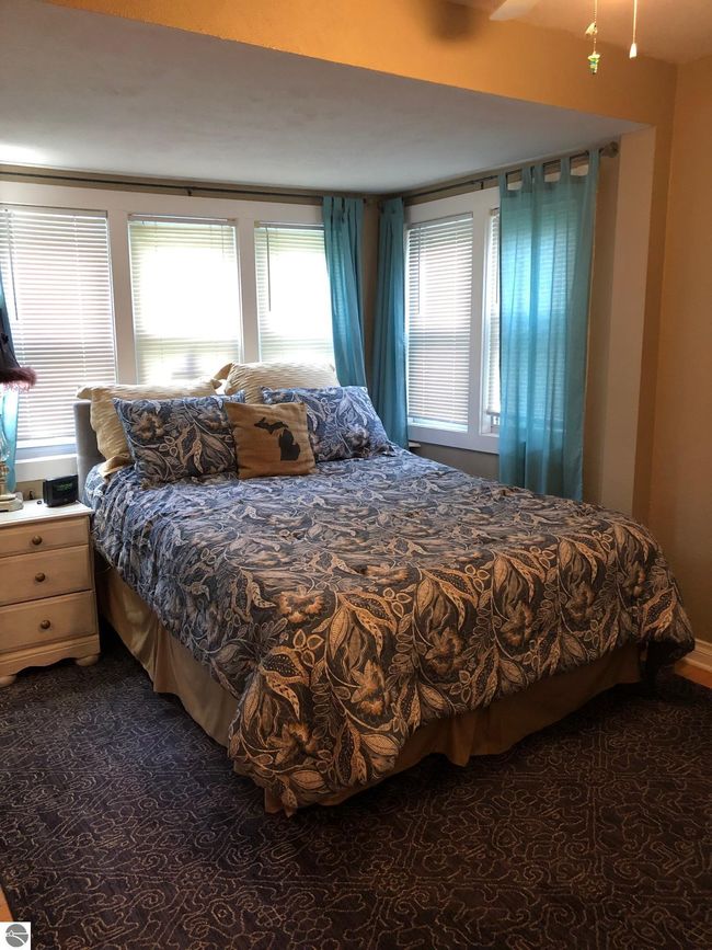 609 Cedar St, House other with 2 bedrooms, 2 bathrooms and null parking in Elk Rapids MI | Image 7