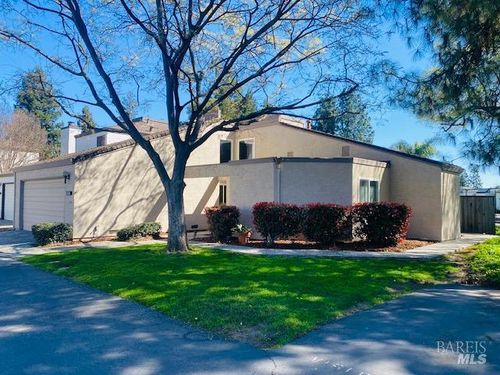 1315 Pinewood Court, Dixon, CA, 95620 | Card Image