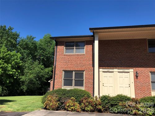 107 Hillcrest Dr, Lincolnton, NC, 28092-3027 | Card Image